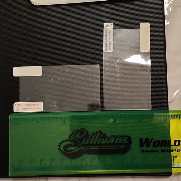 ANGRY BIRD gear4 iphone 4s/4 case with various screen protectors - Picture 7 of 16